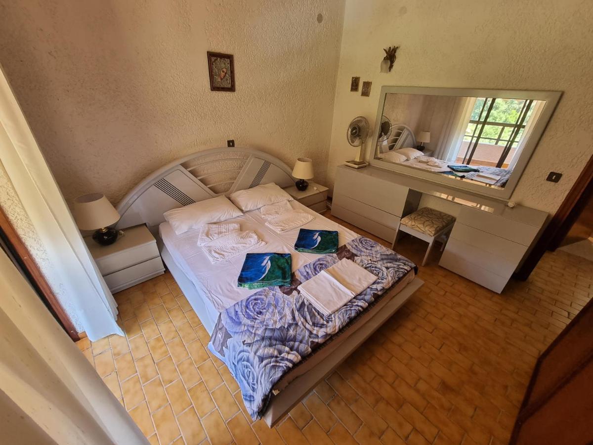 Beachfront Villa 100M From Sea For Up To 10 Guests Сівірі Екстер'єр фото