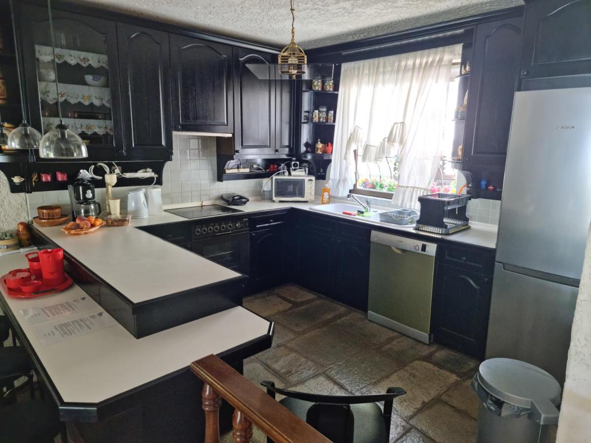 Beachfront Villa 100M From Sea For Up To 10 Guests Сівірі Екстер'єр фото