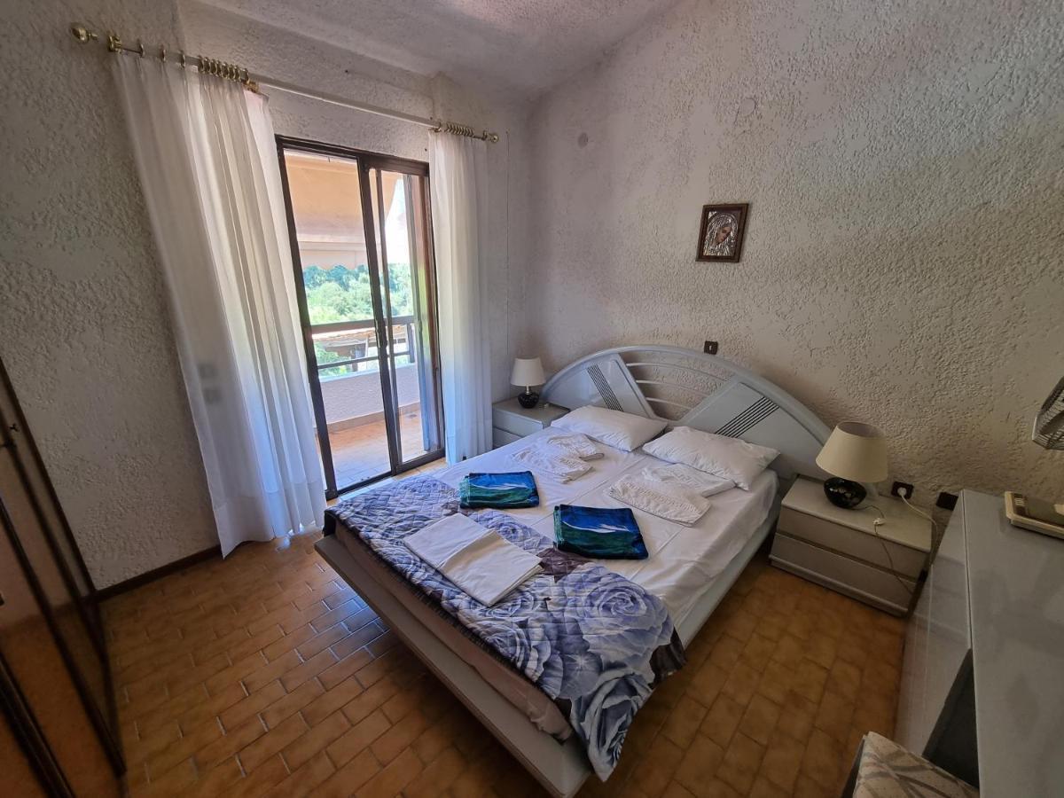 Beachfront Villa 100M From Sea For Up To 10 Guests Сівірі Екстер'єр фото