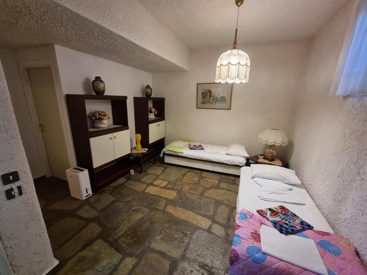 Beachfront Villa 100M From Sea For Up To 10 Guests Сівірі Екстер'єр фото