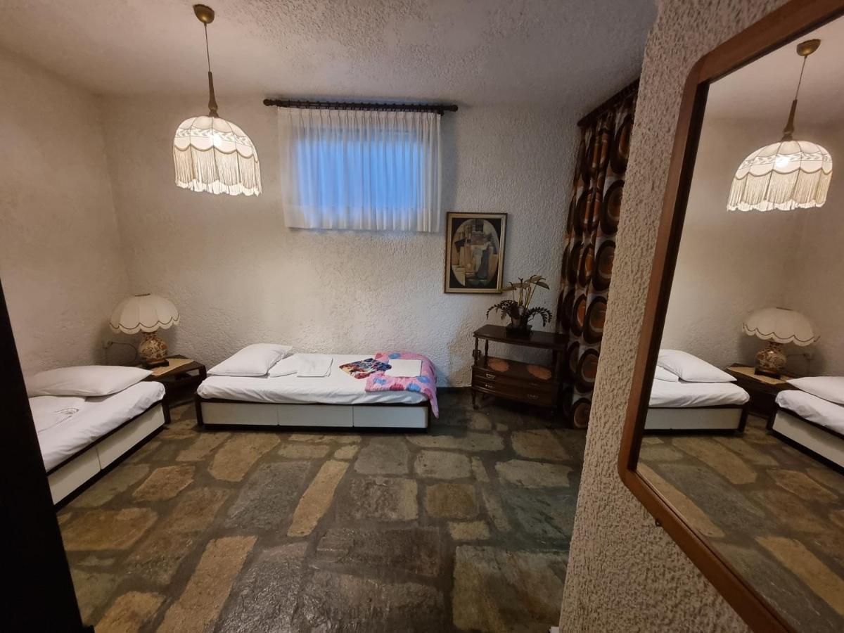 Beachfront Villa 100M From Sea For Up To 10 Guests Сівірі Екстер'єр фото